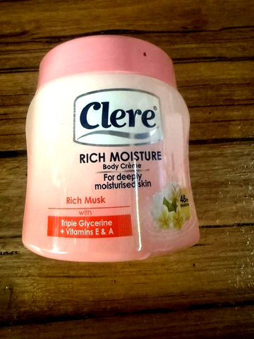 Clere Rich Musk Moistured skin