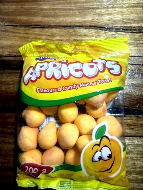 Apricots flavoured candy mallow treat